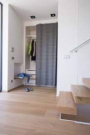 Garderobe in nische bauen wohn design dekoration. Loft78 Com Ein Schiebe Vorhang Deckt Die Garderoben Nische Ab Die Abklappbare Bank Ist Flachig Garderoben Eingangsbereich Wohnung Vorhange Garderobennische