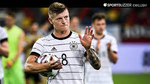 Born 4 january 1990) is a german professional footballer who plays as a midfielder for la liga club real madrid and the germany national team. Dfb Taktgeber Toni Kroos Uber Den Traum Vom Em Titel Die Matthaus Kritik Und Seine Zukunftsplane Sportbuzzer De