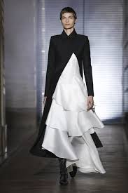Black And White Fashion Show Givenchy Couture Spring Summer 2018 Paris Fashion Black White Fashion Runway Fashion