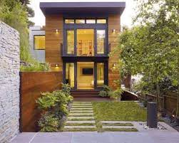 Rumah cantik dan unik ini sangat menarik bukan untuk dimiliki para lajang yang punya jiwa petualang? 5 Inspirasi Model Rumah Mungil Minimalis Dan Cantik Courtina Courtina