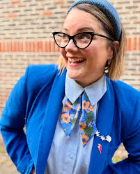 What I've been wearing today!! Blazer @zara Twilly @bella.singleton  Trousers @_beyond_nine Blouse @andotherstories Headband  @vanessaroseaccessories #whatiworetoday #blueblouse #addcolortoyourlife  #accessories #stylisttips #midsizefashion #over40fashion ...