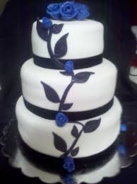Black And White Wedding Cake With Blue Roses Black And White Wedding Cake Wedding Cakes Blue Wedding Cake Roses