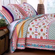 The look of quilts and coverlets have come a long way. Retro Boho Quilt Set With Shams Print Geometric Floral Pattern Mandala Medallions Blue Red Yellow 100 Cotton Reversibl Boho Quilt Boho Quilt Bedding Quilt Sets