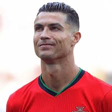 🧤🚨 Spain goalkeeper Unai Simon: “I hope Cristiano reaches 𝟏𝟎𝟎𝟎  𝐠𝐨𝐚𝐥𝐬.” 🇵🇹