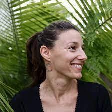 Lola Lange's Instagram, Twitter & Facebook