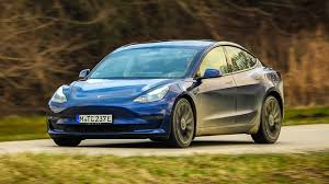 There is a single electric motor powering the rear wheels. Tesla Model 3 Performance 2021 Im Test Der Andere Dreier