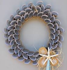 Basteln Mit Klorollen Zu Weihnachten Kranz Idee Wanddeko Schneeflocken Seestern Klopapierrollen Basteln Kunst Aus Toilettenpapier Weihnachtskranze Diy