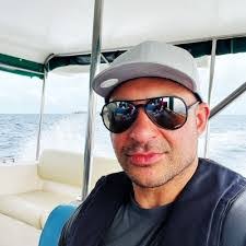 Steven Ogilvie's Instagram, Twitter & Facebook