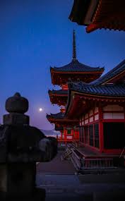早朝の満月と三重の塔 塔 清水寺 満月