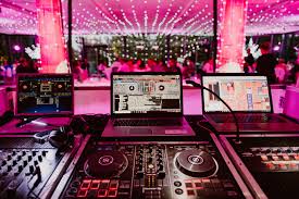Les questions à poser à une fille pour créer une relation plus profonde ! L Animation De Mariage Dj Groupe De Musique Bien S Entourer