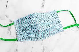 Now that face masks are an everyday accessory i think it's important to find a style that you really love! Pleated Face Mask Pattern With Ties Or Elastic Free Printable