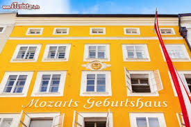 Puoi scegliere tra 117 case in affitto, 384 appartamenti in affitto e molto di più! Mozart Geburtshaus Un Dettaglio Della Facciata Foto Salisburgo Casa Natale Di Mozart