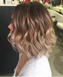There are incredible models available in every color and every face shape. 45 Short Wavy Hairstyles 2018 2019