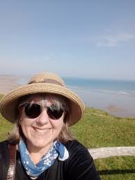 Off for a massage (love them!!), then a fundraising brunch for the Brome  Missisquoi Perkins Hospital. Then dinner at Chez Moi Chez Toi. A perfect  rainy, cold Sunday! How's your day?