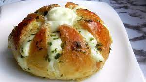Cara buat pizza carlig bread coklat lumier. Cream Cheese Garlic Bread Korean Garlic Bread Ninik Becker Youtube