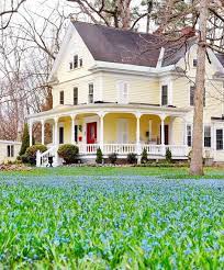 À partir d'une vitesse de rotation de sept tours à la seconde, le charbon ardent donne l'illusion d'un cercle lumineux continu, « qu'il ne pouvait être attribuée qu'à la durée de la. 92 Idees De Maisons De Campagne En 2021 Belle Maison Maison De Campagne Maison