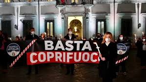 I riverines hanno avvertito la gente del posto del nuovo coprifuoco per diversi giorni prima di sequestrare le barche dei trasgressori ripetuti del coprifuoco. Salvini A Letta Basta Provocazioni Siamo Dentro Ma No Al Coprifuoco La Repubblica