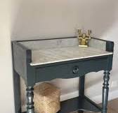 Changement radical pour cette coiffeuse en marbre chinée cette semaine!  Vous aimez ? #coiffeuse #marbre #meuble #relookingmeuble #deco  #customisation #peinture