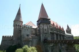Castelul scholss neuschwanstein din bavaria, germania castelul pubol din catalunya, spania castelul corvinilor din hunedoara, românia Castelul Corvinilor Huniazilor Din Hunedoara Travelguideromania