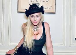 Пожалуй, именно после него мадонна получила статус суперзвезды. Madonna V Otkrovennyh Pozah Pogulyala Na Vecherinke Foto