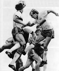 Вагиз Хидиятуллин на переднем плане - картинка из статьи «Вагиз Хидиятуллин  — футболист основного состава «Спартака»» - Cnopm.ru