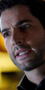 Tom Ellis Closing Chloe Decker Eye Lucifer, HD wallpaper