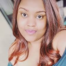 Gloria Toth's Instagram, Twitter & Facebook