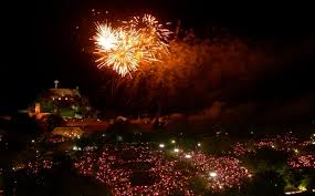 Με αναφορά στον κορωνοϊό το μήνυμα για το. Balloon Fire Promh8eyteite Pasxalina Beggalika Pyrotexnhmata Apo Nomima Katasthmata Patras Events