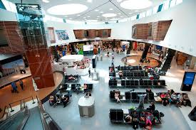 Existe um serviço de depósito de bagagens com preços razoáveis no aeroporto de lisboa, o que é muito útil se tiver feito o checkout do seu hotel, mas não desejar carregar malas pesadas por perto. Facebook