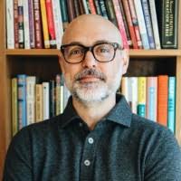 300+ profilů „Locy“