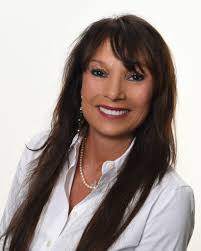 Shelly Roberts's Instagram, Twitter & Facebook