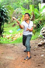 In gin rummy, cards are worth their numerical value with aces worth 1 and face cards worth 10. The Forgotten Traditional Gasing Byjulj