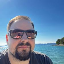 Christmas tree for cat owners? 🎄😹