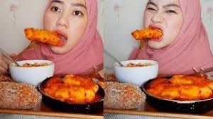 Kemudian, tambahkan lebih kurang sesudu kuah kimchi di atasnya. Mukbang Topokki Pedas Nasi Goreng Kimchi Korean Food Youtube