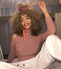 scrunchie hairstyle for natural hair naturliche frisuren stilvolle haar styling hairstyles curly men short