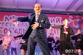 Григорій чапкіс народився 1930 року у кишиневі, який на той момент належав королівству румунія, в єврейській родині. Grigorij Chapkis Na Ploshi U Kirovogradi Vchiv Mistyan Latinoamerikanskim Tancyam Foto Mediaportal Dozor