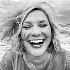 Caroline Starnes's Instagram, Twitter & Facebook