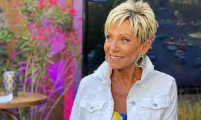 Tiene 53 años, más de 25 en la pantalla chica y su vigencia está… Raquel Argandona Anuncia Que No Regresa A Bienvenidos