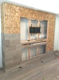 Dekorationsideen Fur Das Wohnzimmer Mit Kamin Tv Wanden Und Mehr Als 46 Modeideen In 2020 Tv Kamin Tv Wand Ideen Wohnzimmerwand