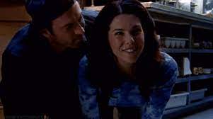 This Huge Gilmore Girls Revival Scene Was Supposed To Be Totally Different With Images Gilmore Girls Cast Gilmore Girls Revival Girlmore Girls
