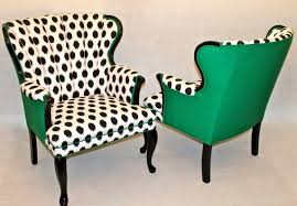 Pin By Mercia Geraldo Gomes On Poutronas In 2020 Upholstered Chairs Upholstered Furniture Furniture