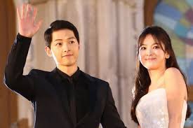 Walaupun cerita nie dah habis dan banyak kali ulang di channel kbs, ia masih menjadi trending dan panas macam goreng pisang. Penangan Cinta Lokasi Drama Descendants Of The Sun Song Joong Ki Song Hye Kyo Kahwin 31 Oktober Maskulin