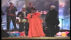 It appears on at least 241 different records or compilations of hers, 14 her earliest commercial recording of it being on the mexican label tico records 15 in 1968. Celia Cruz La Vida Es Un Carnaval En Vivo 2002 Youtube