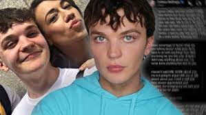 Colleen Adam's Instagram, Twitter & Facebook