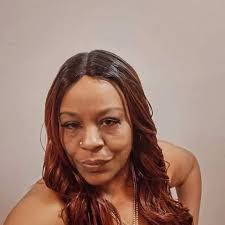 Monique Maher's Instagram, Twitter & Facebook