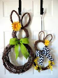 Und nun direkt zu der aufgabe osterkranz basteln. Osterkranz Basteln Und Den Eingangsbereich Geschmackvoll Dekorieren Osterkranz Basteln Diy Ostern Basteln Fruhling Ostern