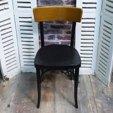 Chaise Bistrot Estampillee Thonet Bois Naturel Et Noire En Tres Bon Etat Les Chaises Ont Ete Restaurees Chaises Thonet Chaises En Bois Peintes Chaise Bistrot
