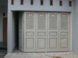 Selain itu, terdapat juga akses langsung dari garasi ke bagian dalam rumah sehingga pemilik rumah lebih mudah dalam keluar dan masuk mobil. 16 Model Desain Pintu Garasi Modern Ideas Garage Doors Doors Garage Door Decor