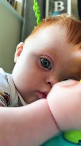 Bebeklerin Sevimliliği: Reece'in Gözleri 💙