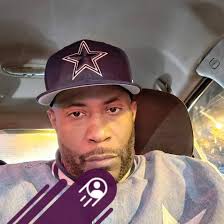 Which coach would you choose between Bob Hambric and Landon Cox?